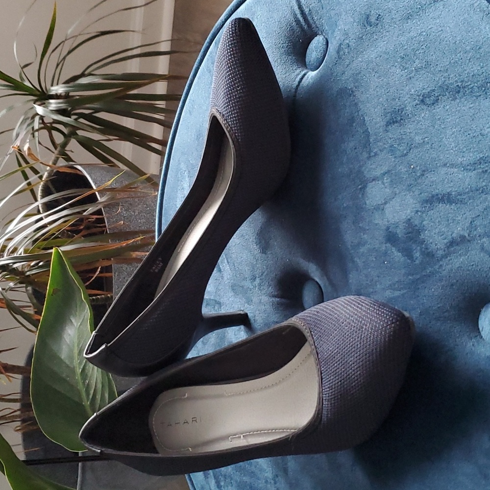 Tahari Blue Tacey Heels Size 8.5
